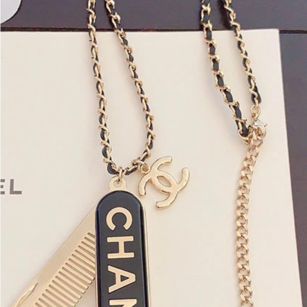 🪮⛓️ CC 🪞CHANEL compact Comb & Mirror Pendant 🖤
